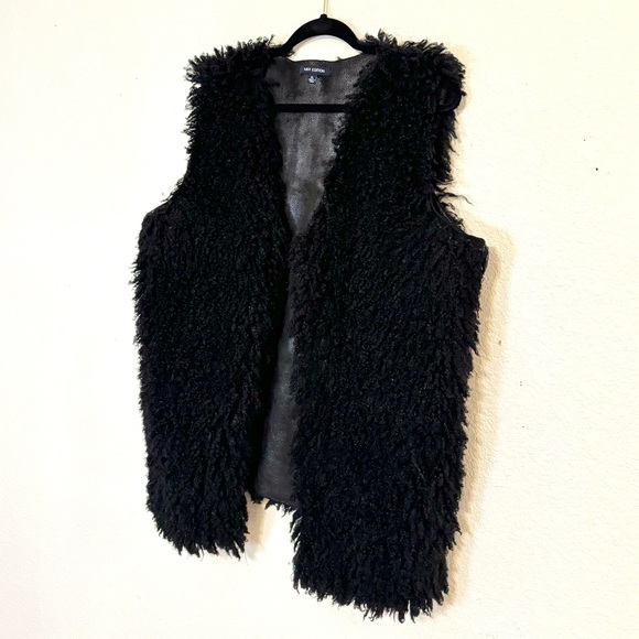 Max Edition Faux Fur Vest - Picture 2 of 8